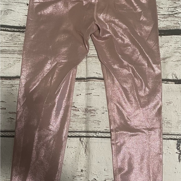 Beyond Yoga NWOT Pink Leggings - Picture 3 of 3